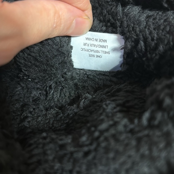 Bundle True religion -Two  hats & Two gloves - Picture 11 of 14